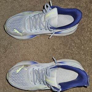 Puma Magmax Nitro Women's Size 10 Sneakers in Blue and Gray.